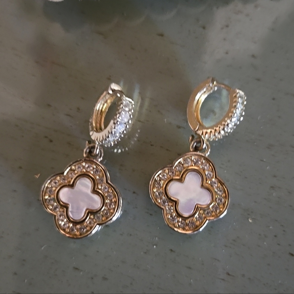 Lucky Star Quatrafoil Earings